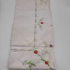 Vintage Lorraine Home Tablecloth Napkins Embroidered Strawberry Set Unused